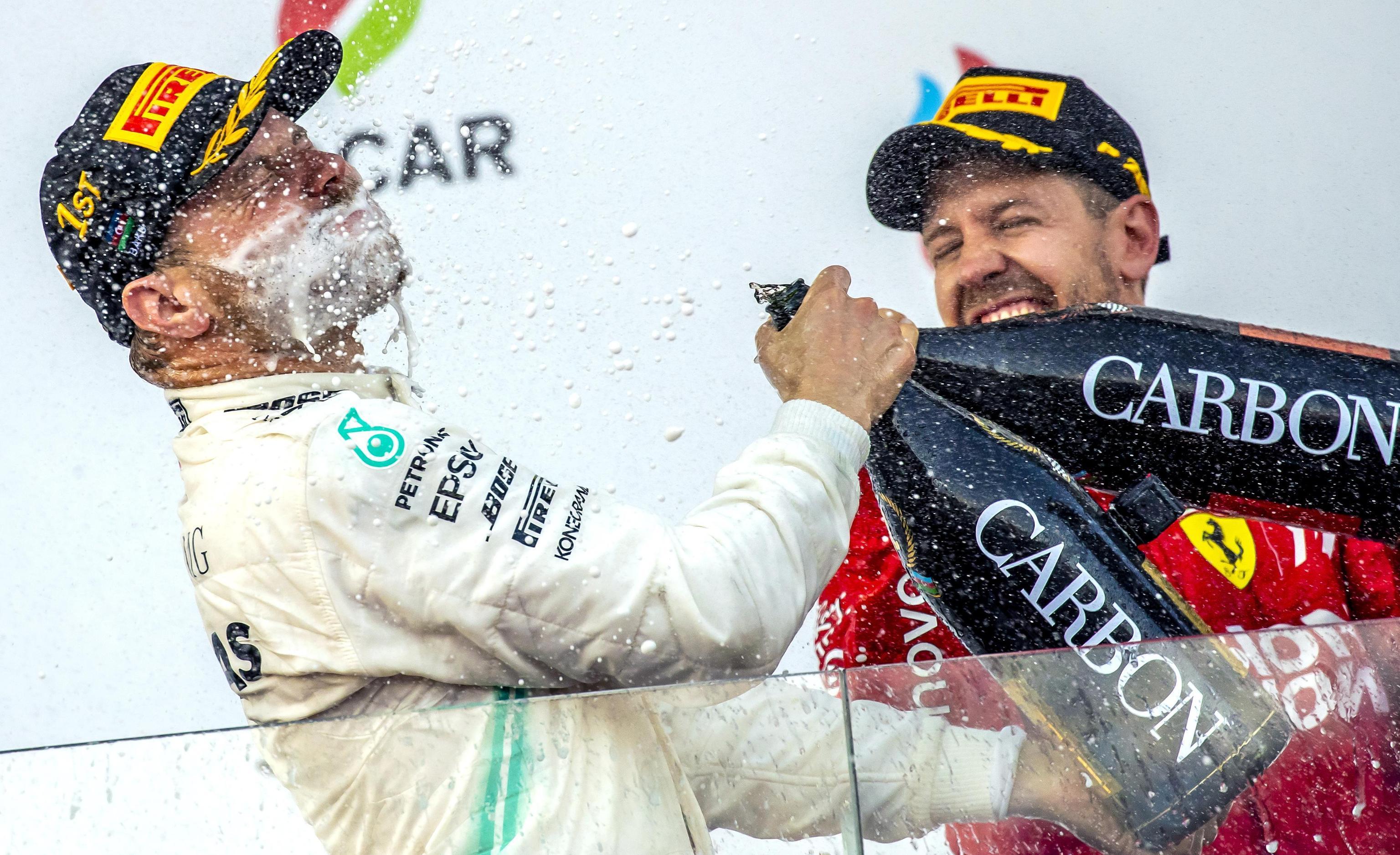 Bagno di champagne per Bottas e Vettel sul podio di Baku