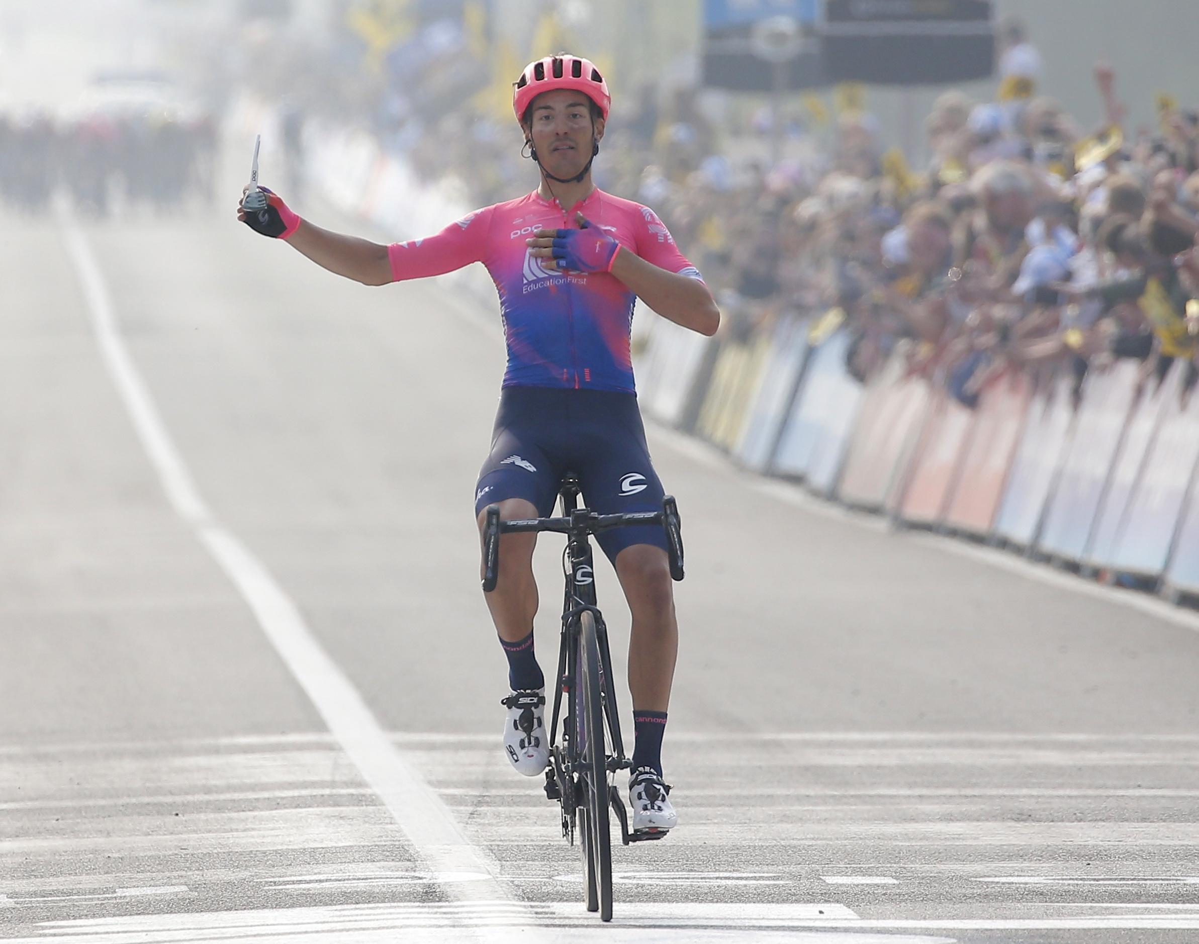 Il trionfo di Bettiol al giro della Fiandre (foto Ansa)