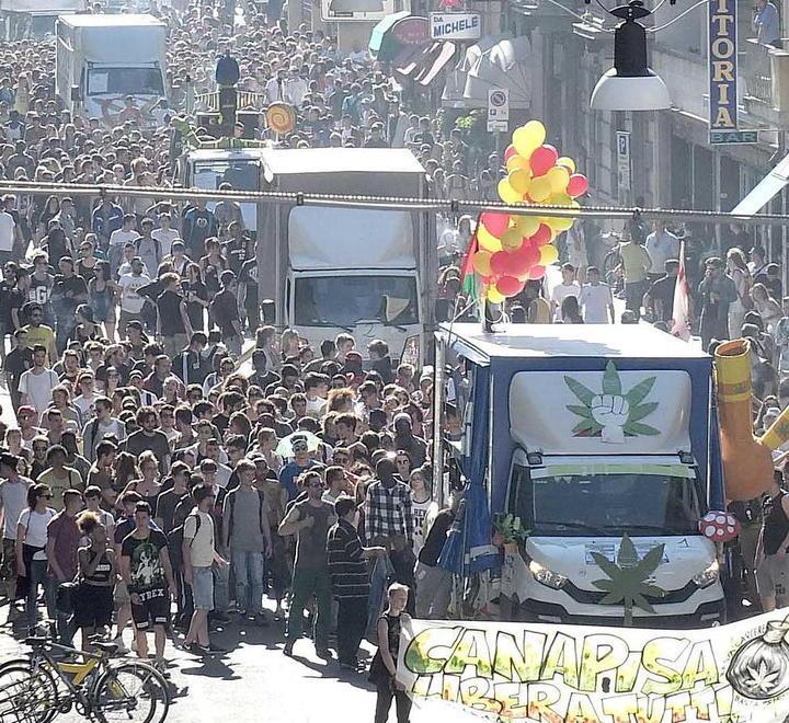 Il corteo dello scorso anno in centro a Pisa