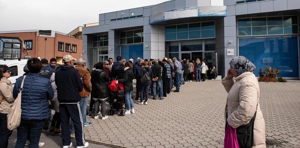 In fila dalle 6 del mattino per “rottamare” le cartelle 