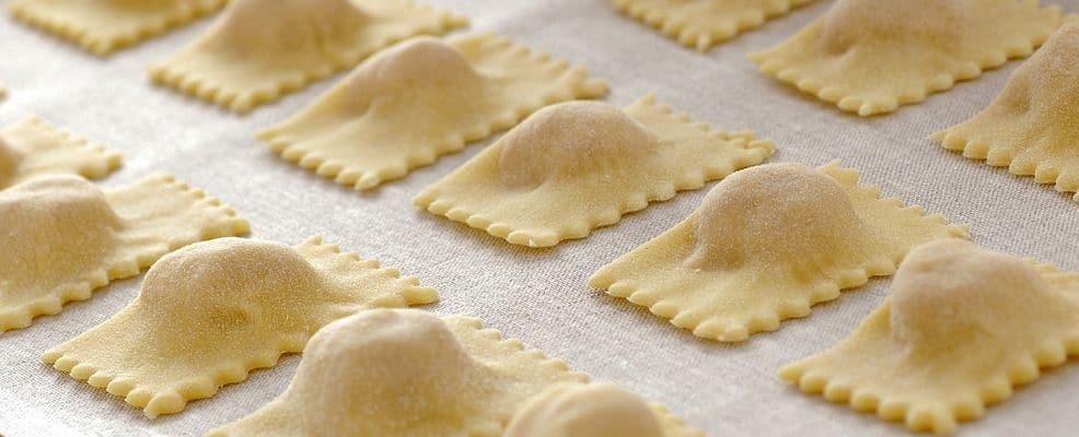 Sequestrati dai Nas 37 chili di dolci e pasta ripiena 