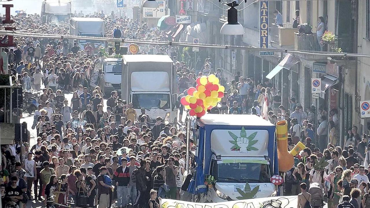 Il corteo di Canapisa