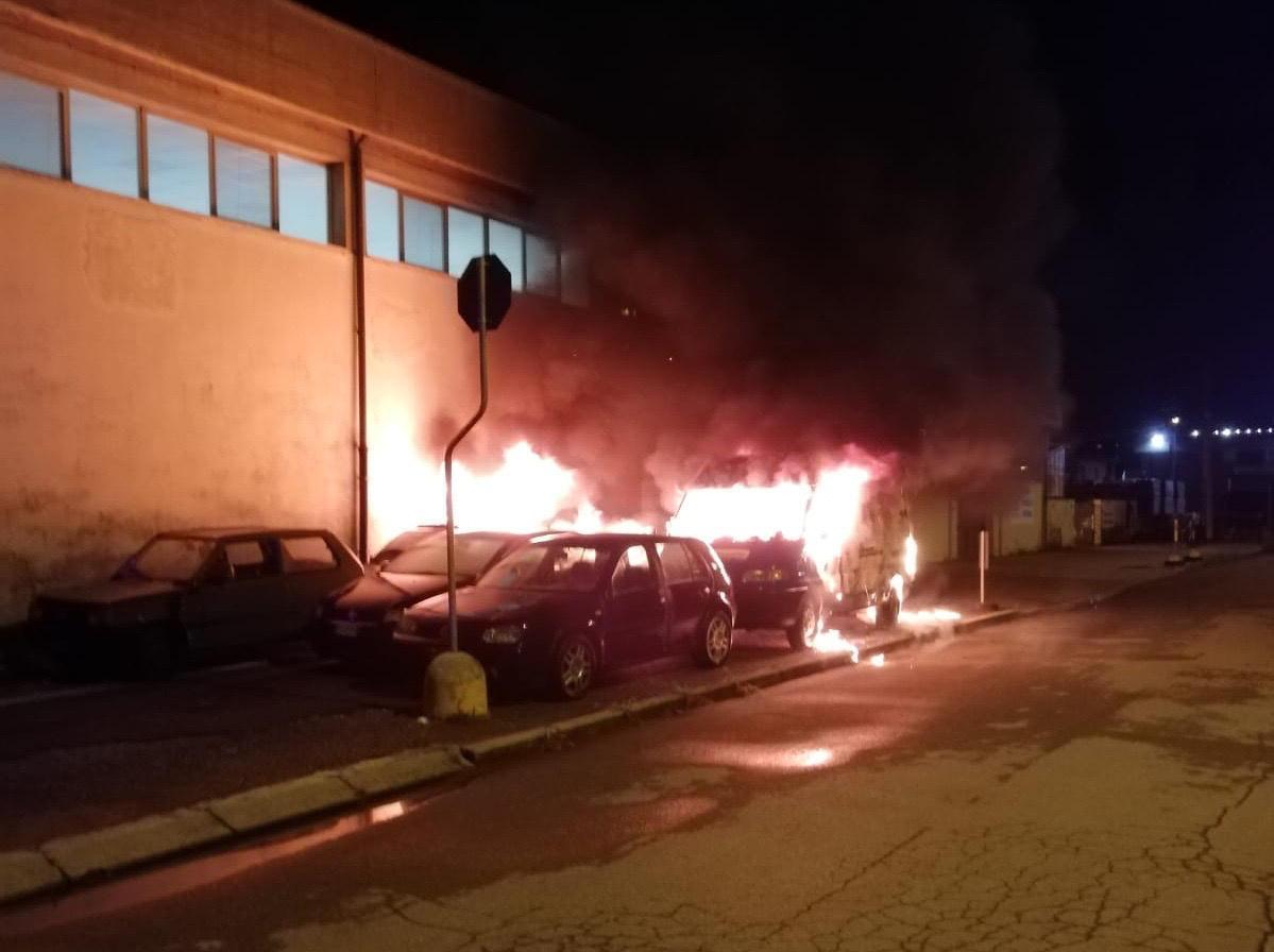 L'incendio nella proprietà della concessionaria Scotti