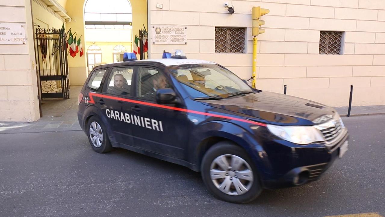 Reggio Emilia, prendevano le auto per demolirle ma le usavano illegalmente: due denunciati