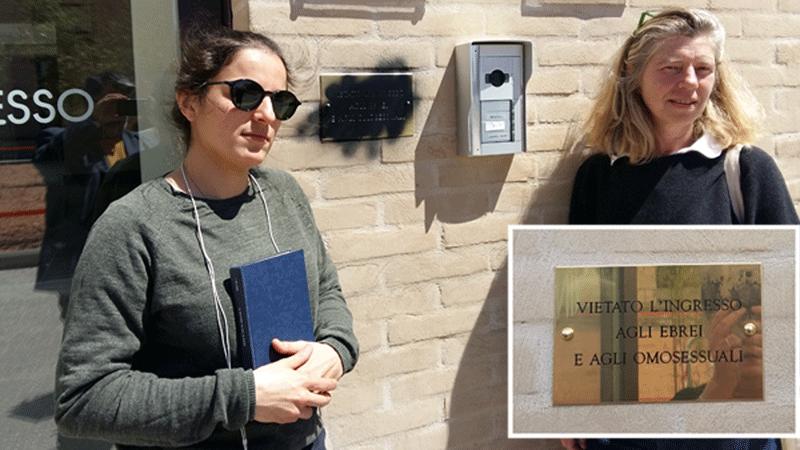Sfregiata l'opera-provocazione che vieta l'ingresso agli ebrei e agli omosessuali
