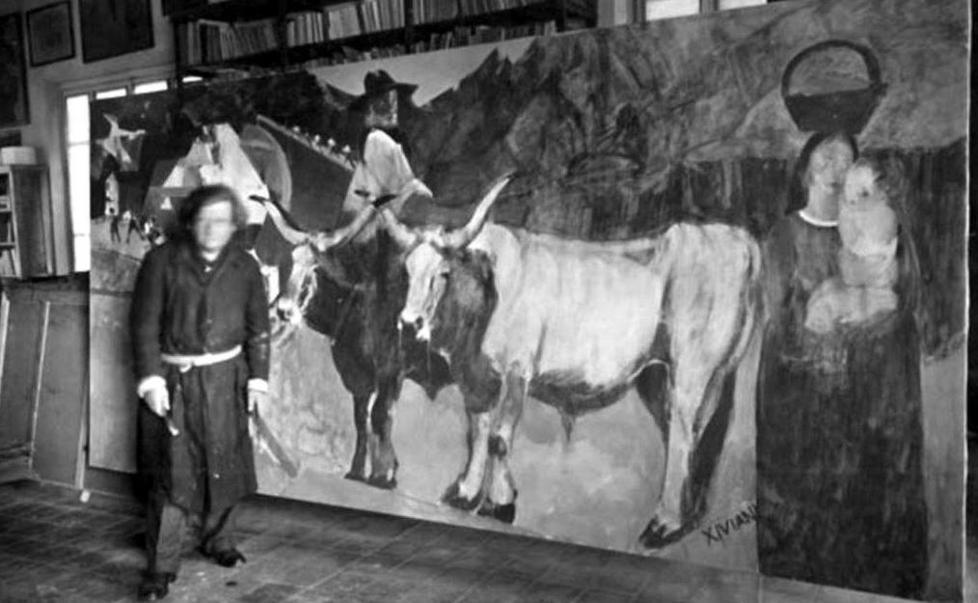 Lorenzo Viani nel suo studio davanti alla tela "Lavoratori del marmo in Versilia"