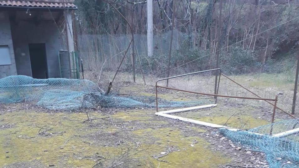 Campo di calcetto e area camper a pezzi proteste a Equi Terme