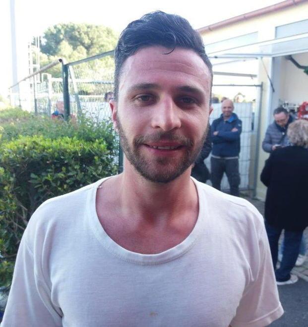 Calcia il pallone da sessanta metri È il supergol 