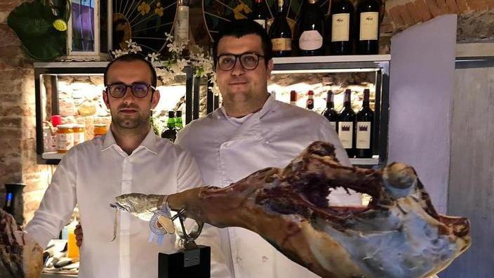 Tartare e ravioli tra i piatti dell’Aurora Taverna Toscana