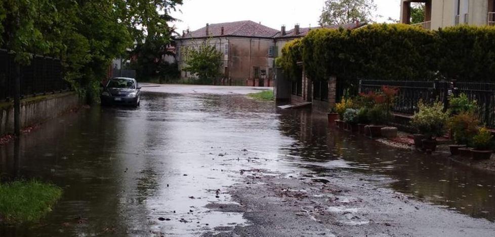 Disagi per le piogge Molti i garage allagati in centro