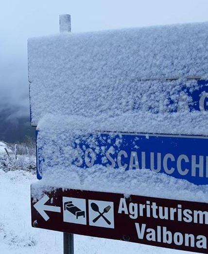 Ancora neve sul Crinale, il paesaggio è invernale