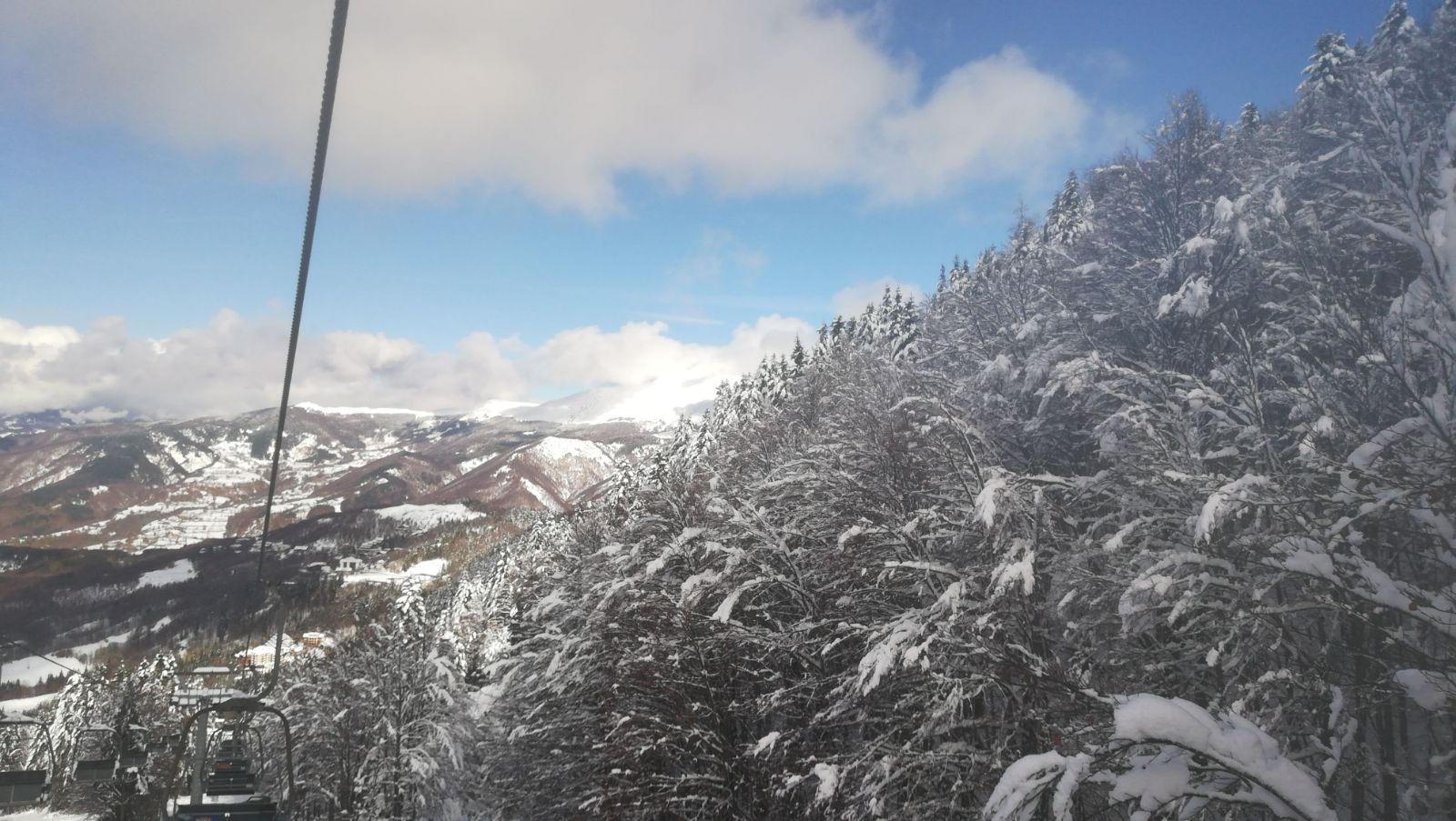 Meteo in Toscana, giù le temperature e in Appennino maggio con la neve