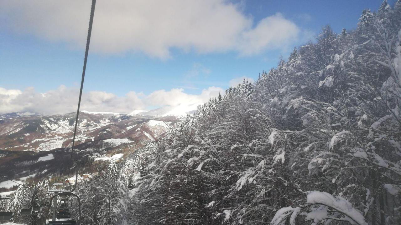 Meteo in Toscana, giù le temperature e in Appennino maggio con la neve