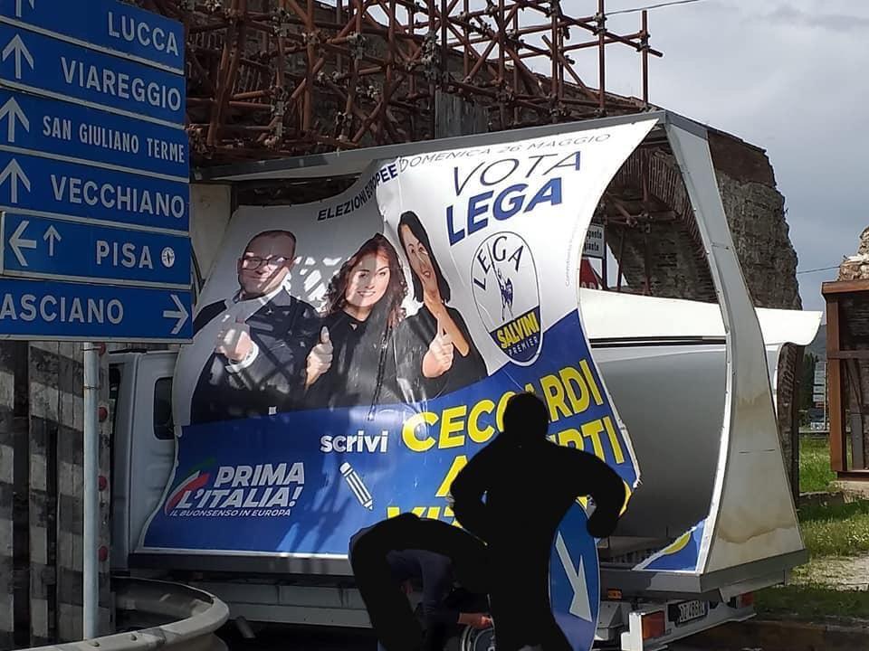 La "vela" rimasta incastrata nell'arco dell'acquedotto mediceo (foto dal profilo Fb di Antonio Mazzeo)