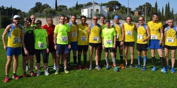 Duecento al via i colori dei podisti animano il borgo 