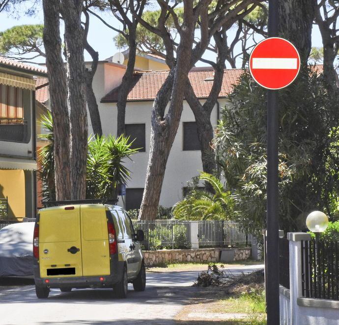 Rosmarina, auto contromano e strade gruviera 