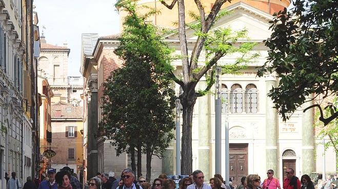 «Basta allarmismi e paure Così si spaventano le famiglie e i clienti» Ma c’è chi terrà chiuso
