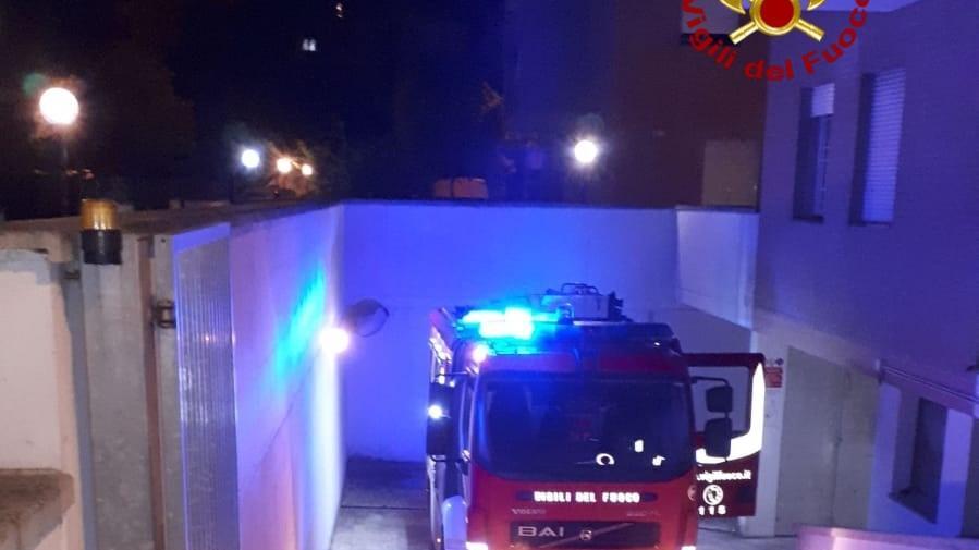 L'intervento dei vigili del fuoco in via Puccini