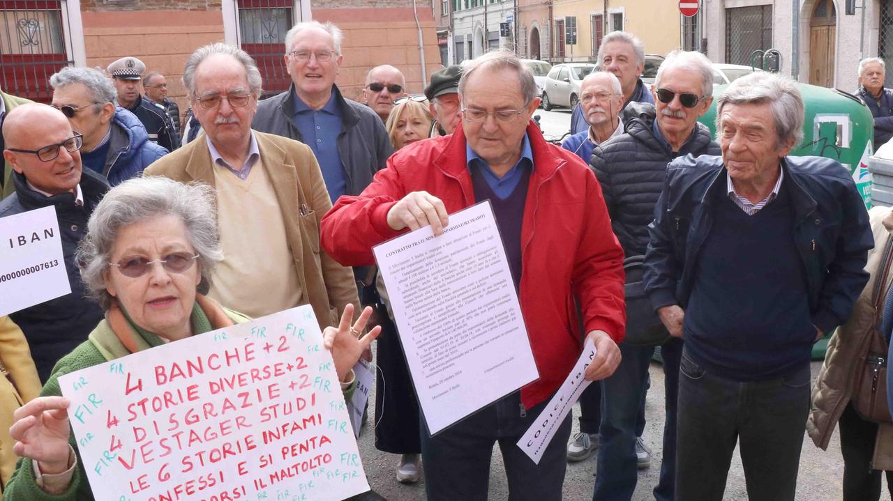 Una manifestazione degli azzerati Carife