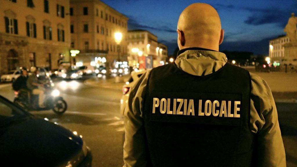 Un agente della polizia locale (foto d'archivio)