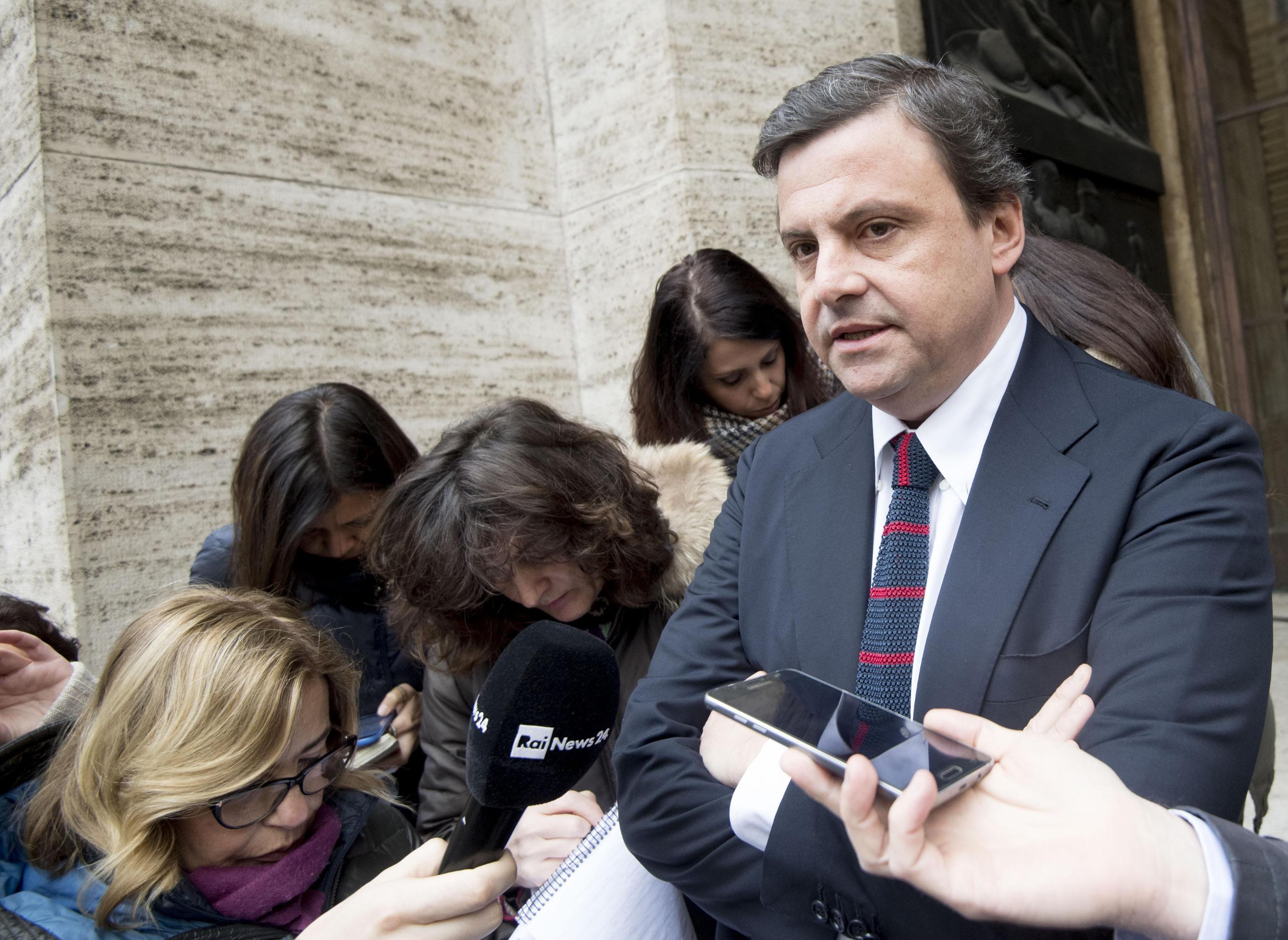 Calenda "sfida" Salvini: "Faccia a faccia a Modena"