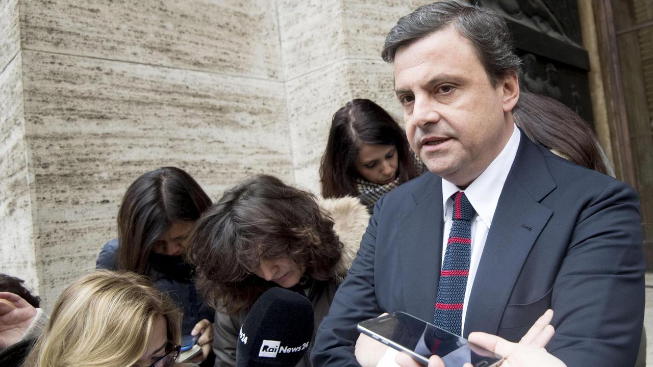 Calenda "sfida" Salvini: "Faccia a faccia a Modena"
