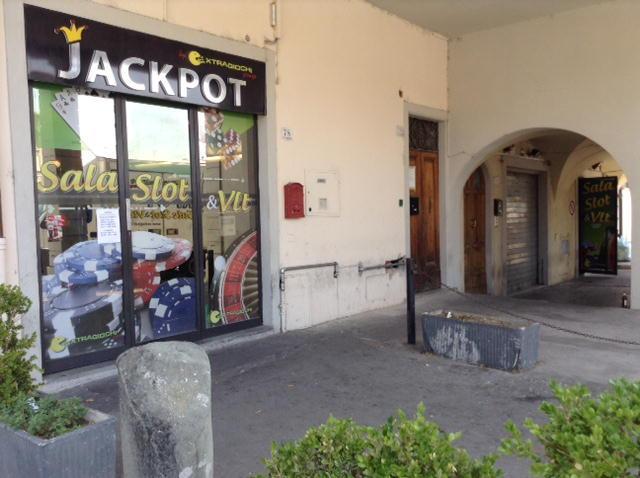 La sala slot di piazza Mercatale