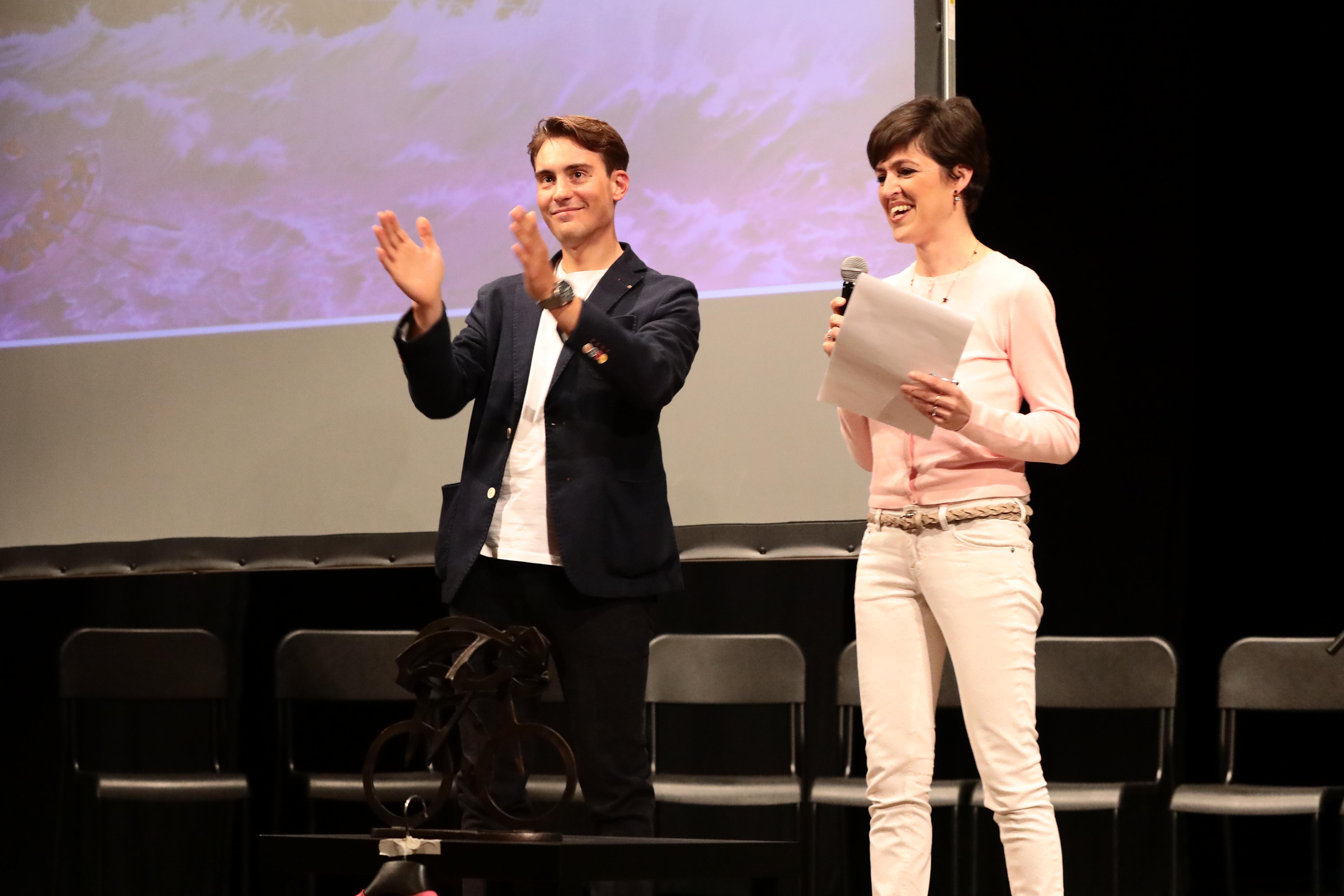 Bettiol sul palco del Teatro del Popolo (foto Sestini)