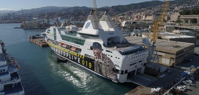 La nave di Vasco è pronta a Genova, salperà per la Sardegna