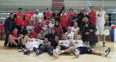 Foto di gruppo per giocatori ed ex giocatori dellAugies Montecatini 