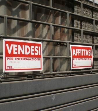 I classici cartelli vendesi e affittasi per gli immobili 