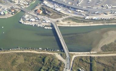 La foce del canale Scolmatore al confine tra le province di Pisa e di Livorno  