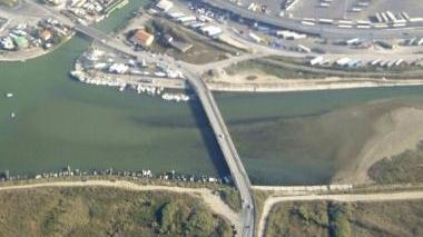 La foce del canale Scolmatore al confine tra le province di Pisa e di Livorno