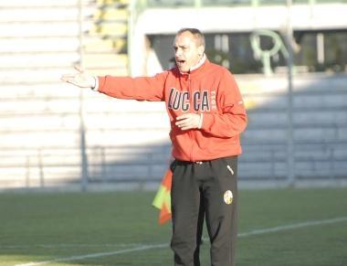 Mister Giacomo Lazzini &egrave; alla prima stagione con i rossoneri che sta portando verso il traguardo della serie D (Vip) 