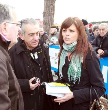 Giacomo Pasqui accanto alla moglie dello scomparso ct Franco Ballerini 