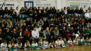 Due momenti della festa della Turris alla palestra Don Bosco