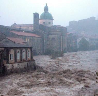 La piena del fiume Magra a Pontremoli     