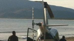 <b>ATTERRAGGIO PROIBITO.</b> L’elicottero parcheggiato sulla spiaggia di Ansedonia dell’ imprenditore Francesco Piscicelli