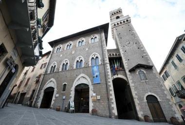 Il palazzo comunale di Piombino 