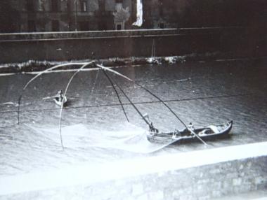 Vista dellArno con i pescatori, dalla finestra dellalbergo Royal Victoria 