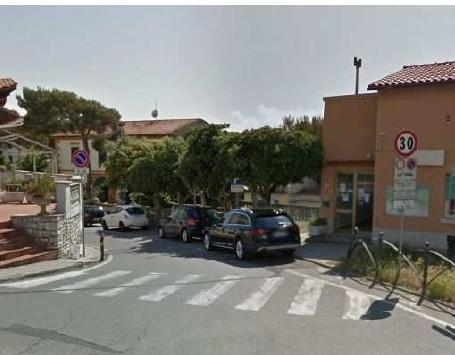 L'ingresso di via Fucini, dove sarà sistemata una telecamera