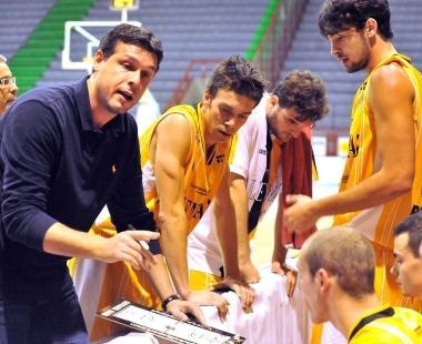 Coach Giovanni Bassi al time out            