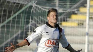 L’attaccante Constantin esulta dopo un gol segnato al Porta Elisa (Vip)