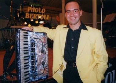 Paolo Bertoli con la sua fisarmonica e il pianista Ivo Bartoli 