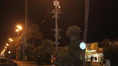 Il lungomare di Viareggio con le luci di Natale spente dalla vigilia