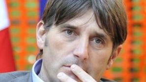 <b>CARTUCCIA DA LUPARA.</b> A sinistra il presidente della Tiemme Marco Simiani, a cui era indirizzata la busta minatoria con dieci righe di accuse farneticanti indirizzate all’azienda di trasporto Sopra una lupara e una cartuccia “quartarola”, messa fuorilegge per l’enorme potenziale dovuto ai quattro pallettoni che contiene