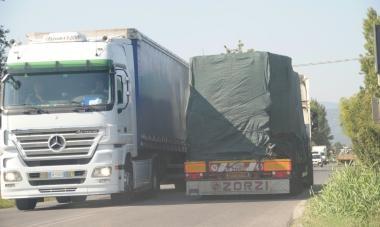 Il prefetto Alessio Giuffrida e camion in Viale Europa 
