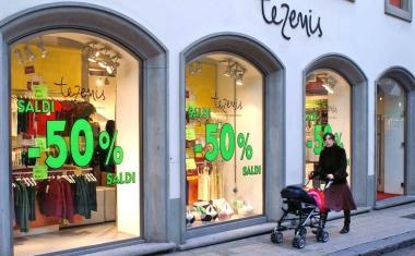 Svendite in un negozio del centro 
