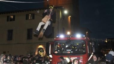 La Befana arriverà a Cascina planando dalla Torre Civica