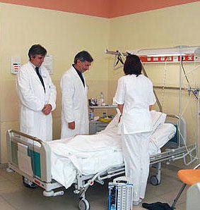 Medici in visita in corsia (foto archivio) 